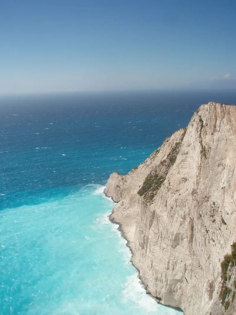 Ακτογραμμή της Ζακύνθου κοντά στο Ναυάγιο, για ιδιωτική κρουαζιέρα